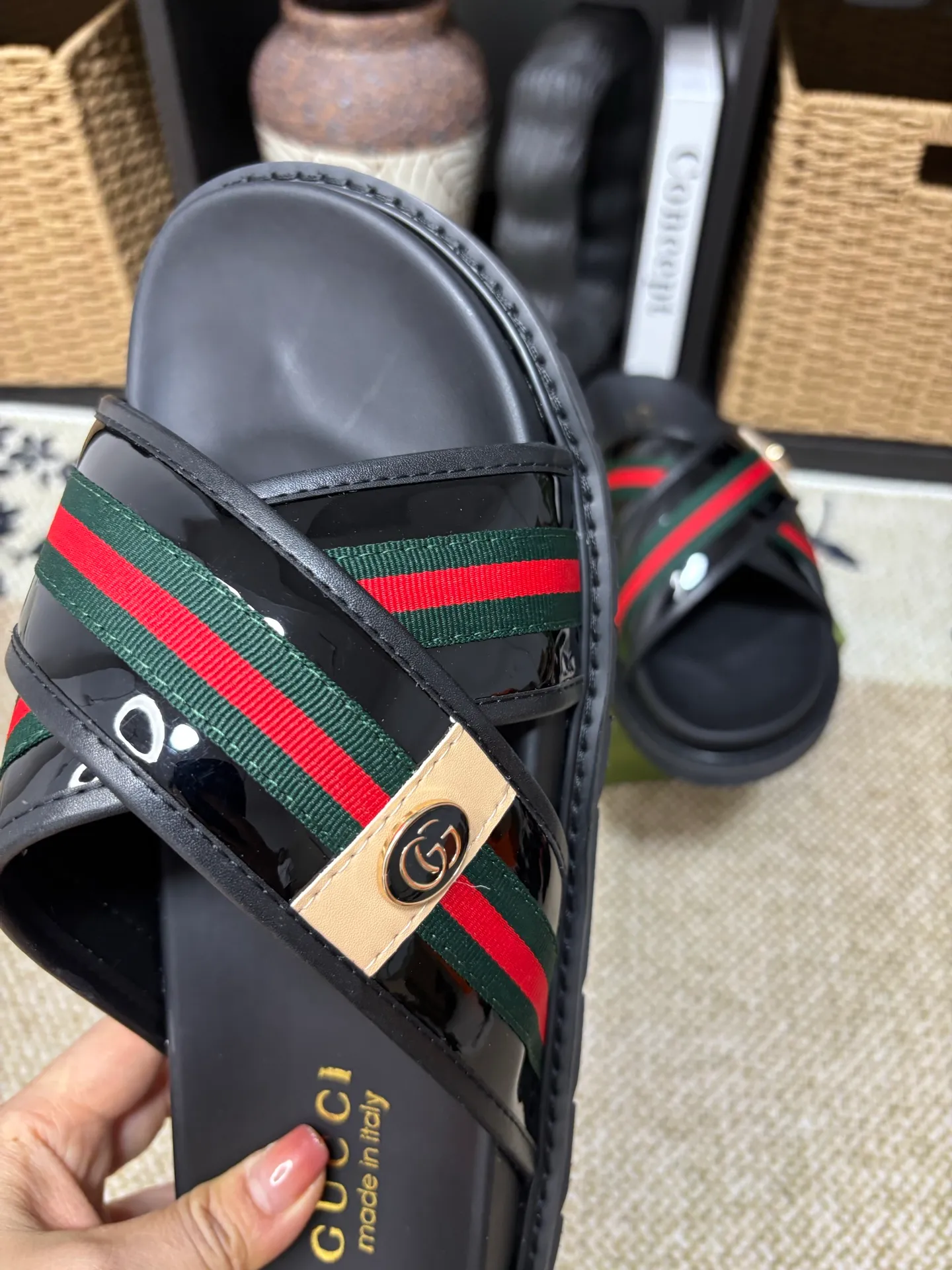 Factory 💰 300 yuan Gucci slippers] high-end men's shoes brand official website 1:1 latest masterpiece: original mold customization, the fabric is made of imported original materials, upgraded outsole, lighter and non-slip. The market's top quality, simple yet tasteful, a must-have for fashionistas, fashionable at your feet, full of confidence, the same style at the counter 👍The season of summer slippers is here. Code: 38-45 (45 customized)